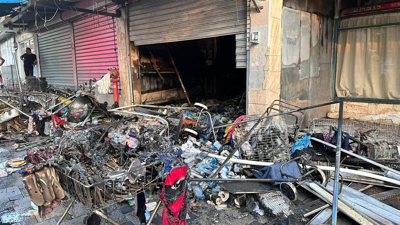 اندلاع حريق في محل لبيع الأدوات المنزلية في حيفا